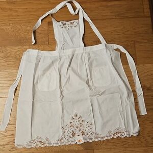NWT Vintage Battenberg Lace Full Apron White Hostess Floral Bib Apron